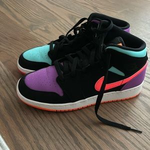 Jordan 1 mid